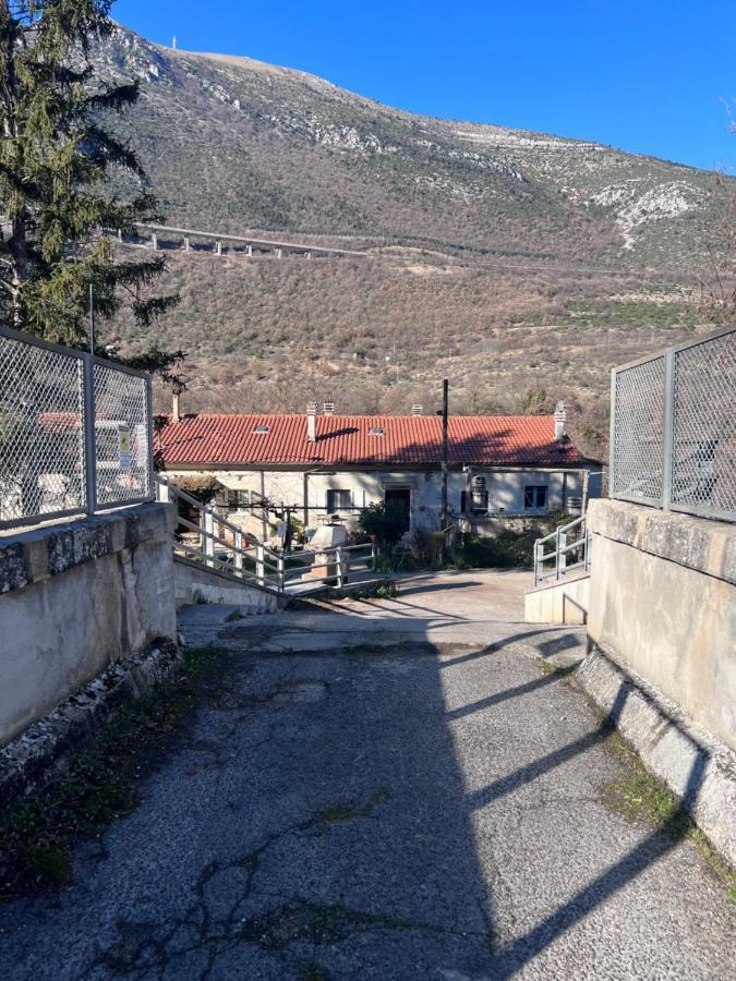 Il Rustico Due A Bugnara Nella Valle Del Sagittario Sulmona Buitenkant foto